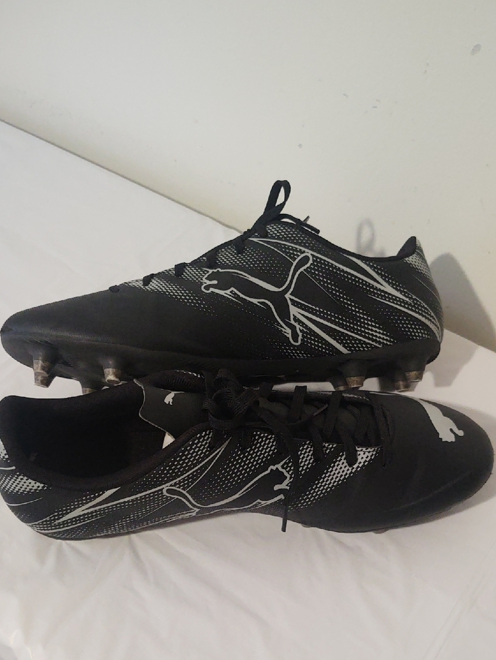 Puma Black and White Men's Soccer Cleats - Lightweight Turf/Field Sz 11